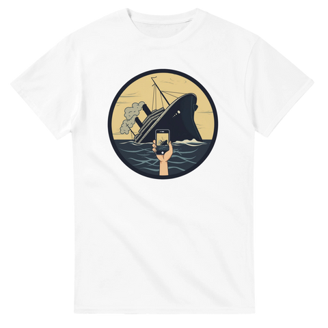 Retroinspirerat motiv av Titanic-katastrofen som dokumenteras med mobil – vit t-shirt