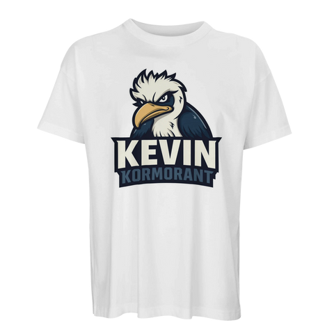 Tecknad arg kormorant med texten "KEVIN KORMORANT" på vit ekologisk oversized t-shirt.