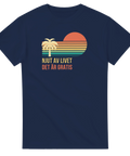 Retro solnedgång, palm och "Njut av livet det är gratis" på marinblå t-shirt.