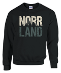 Norrland texttryck med skogssiluett på svart sweatshirt.