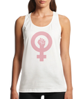 Rosa feminist symbol med knuten näve på vitt sportlinne för dam.