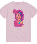 Ljusrosa t-shirt med nostalgisk illustration inspirerad av 80-talets popkultur