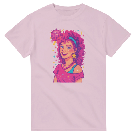 Ljusrosa t-shirt med nostalgisk illustration inspirerad av 80-talets popkultur