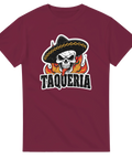 Vinröd t-shirt med illustrerad dödskalle i sombrero och flammor