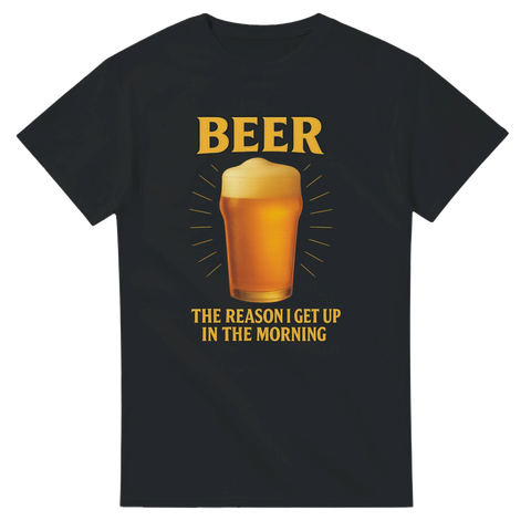 Svart t-shirt med gul ölglasillustration och texten “Beer – The reason I get up in the morning”.