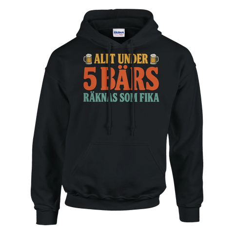Hoodie med retrotryck Allt under 5 bärs räknas som fika