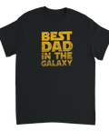Svart t-shirt med gul text Best Dad in the Galaxy i retro sci-fi-stil