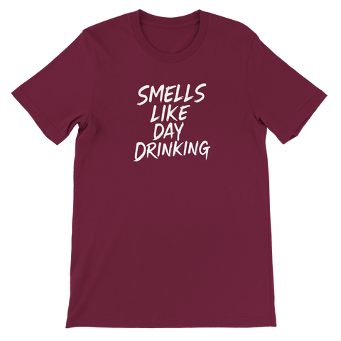 Smells Like Day Drinking" vit text på vinröd t-shirt.