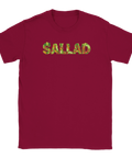 SALLAD" text i grönsaksstil med salladsblad, tomat, gurka, morot på vinröd t-shirt.