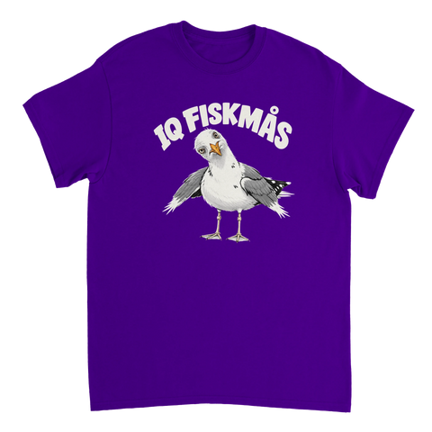Lila t-shirt med en tecknad mås och texten IQ Fiskmås.