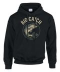 Svart hoodie med texten "BIG CATCH" och illustration av stor rovfisk i cirkel