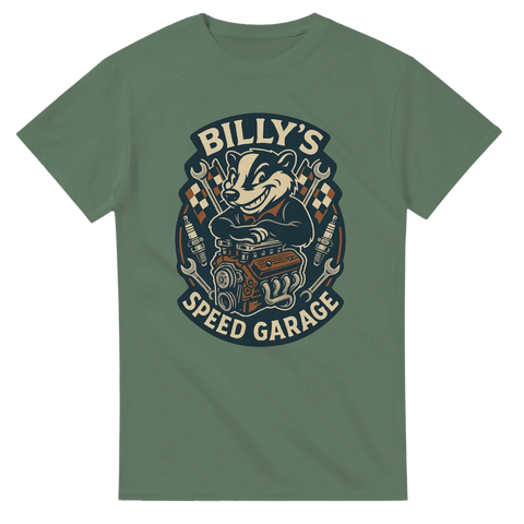 T-shirt med Billy Badger och motorblock samt texten "Billy’s Speed Garage", perfekt för raggare och bilälskare