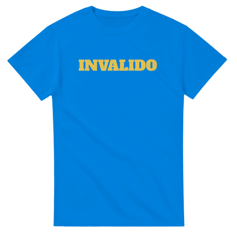 Blå t-shirt med gul text "Invalido". Roligt citat från svensk film