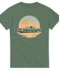 T-shirt med Pontiac Bonneville och solnedgång i retrostil, perfekt för raggare och bilentusiaster

