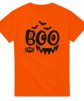 orange t-shirt med svart halloweenmotiv texten Boo, fladdermöss och spindel