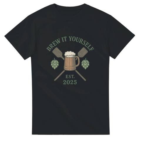 Svart t-shirt med retrotryck ”Brew It Yourself” och ölsejdel med humlekottar.