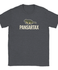 Humoristisk t-shirt med grafisk illustration av en pansartax på mörkgrå bakgrund