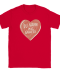 Röd t-shirt med ett stort hjärta som bär ett ärligt statementbudskap
