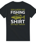 Grafiskt tryck av en abborre med texten Lucky Fishing Shirt Do Not Wash