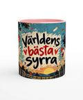 Mugg med texten Världens bästa syrra och tecknade hönor.