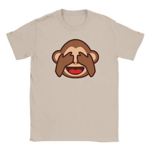 Apan som håller för ögonen emoji, "hehe, oj" motiv på beige t-shirt.