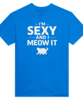 I'm Sexy and I Meow It" texttryck med kattmotiv på en blå t-shirt.