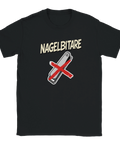 Svart t-shirt med kaxig text och handmålat rött kryss över nagelsax