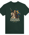 Mörkgrön t-shirt med Gustav II Adolf till häst, svensk flagga och texten ”Gustavus Adolphus”