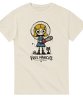 Gotisk illustration av flicka med motorsåg – grafisk t-shirt i benvitt