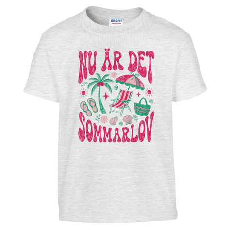 Grafisk design med sol och parasoll – t-shirt med sommarlovstema för barn
