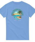 Retro strandmotiv med vågor och kokospalm på en ljusblå t-shirt
