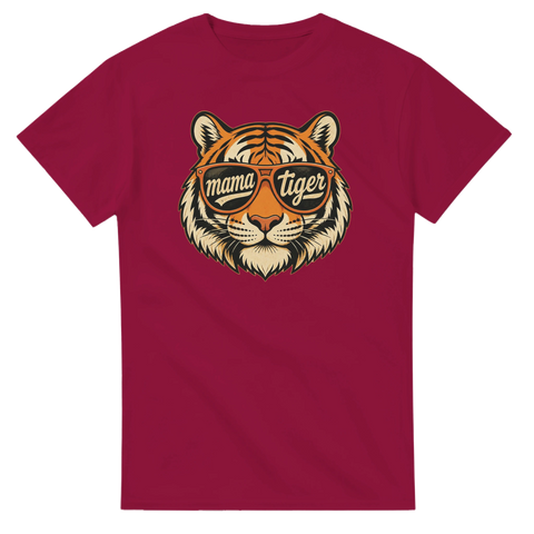 Vintageinspirerat tryck av en tiger med texten mama tiger i glasögonen
