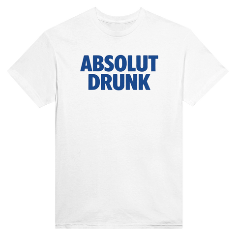 Minimalistiskt Absolut Drunk tryck i blått på en vit t-shirt