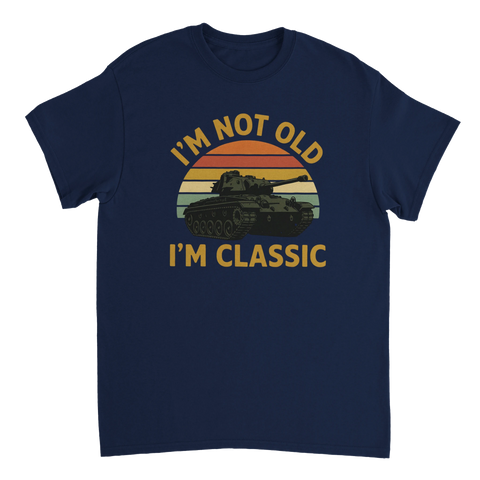 T-shirt med stridsvagn och texten I'm Not Old, I'm Classic