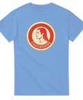 Satiriskt "Caucasians" emblem med profil av man i rött, beige och gult på ljusblå t-shirt.
