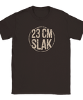 Mörkbrun t-shirt med kaxig textdesign och rå humoristisk ton