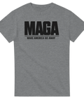 MAGA Make America Go Away" satirisk text i svart på grå t-shirt.