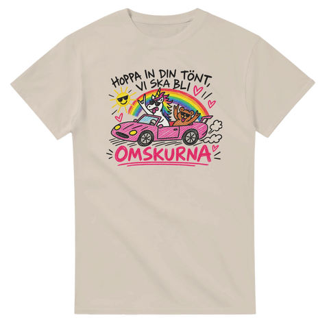 Tecknad grafisk design med roligt citat och regnbåge – sandfärgad t-shirt