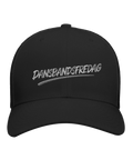 Svart truckerkeps med vit broderad text Dansbandsfredag i retrostil