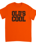 Old's Cool" text i sliten retrostil på orange t-shirt.