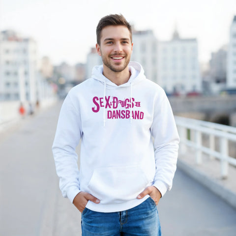 Sex, Drugs & Dansband" rosa texttryck på vit hoodie med luvsnöre och magficka.