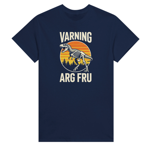 Dammodell som bär svart t-shirt med retro T-Rex-tryck.