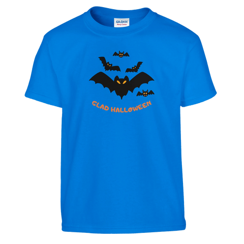 Tecknade svarta fladdermöss med orange ögon och "Glad Halloween" text på blå barntröja.