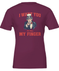 Lila t-shirt med grafiskt motiv som kombinerar patriotism och absurd humor