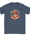 Kaxig statement-design med nostalgisk MGGA-logotyp på melerad blå t-shirt