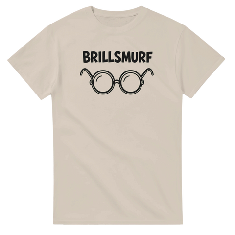 Stilrent motiv av runda bågar och texten Brillsmurf på beige t-shirt