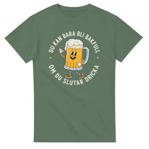 Kaxigt citat om bakfylla med tecknad ölkaraktär – t-shirt med humor