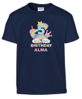 Pop It födelsedagsdesign med siffra 5 och regnbåge på marinblå barntröja, "Happy Birthday Alma".