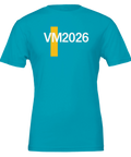 Minimalistiskt fotbollsmotiv VM 2026 på turkos t-shirt för landslagssupportrar