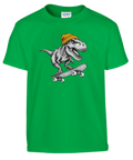 Grön barn-t-shirt med en T-Rex i gul mössa på skateboard.